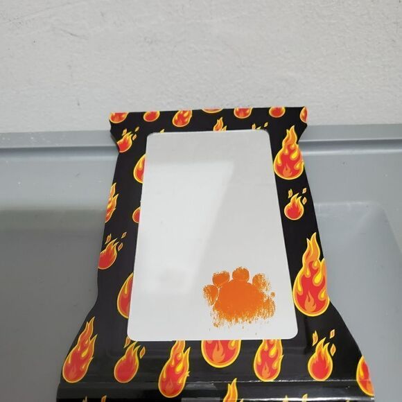 Cheetos Flamin' Hot Crunchy Eyeshadow Palette - 12 Shades & Mirror - Picture 4 of 7